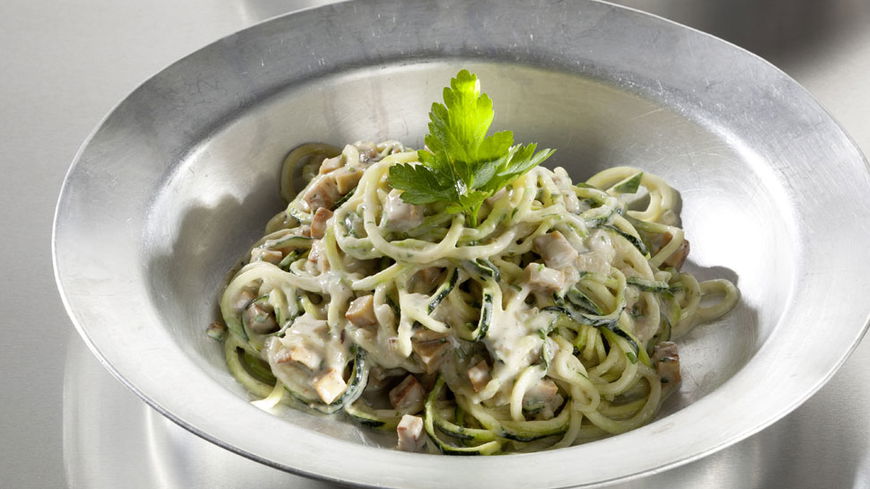 Vegan for Fit Rezept von Attila Hildmann: Zucchini-Spaghetti alla Carbonara