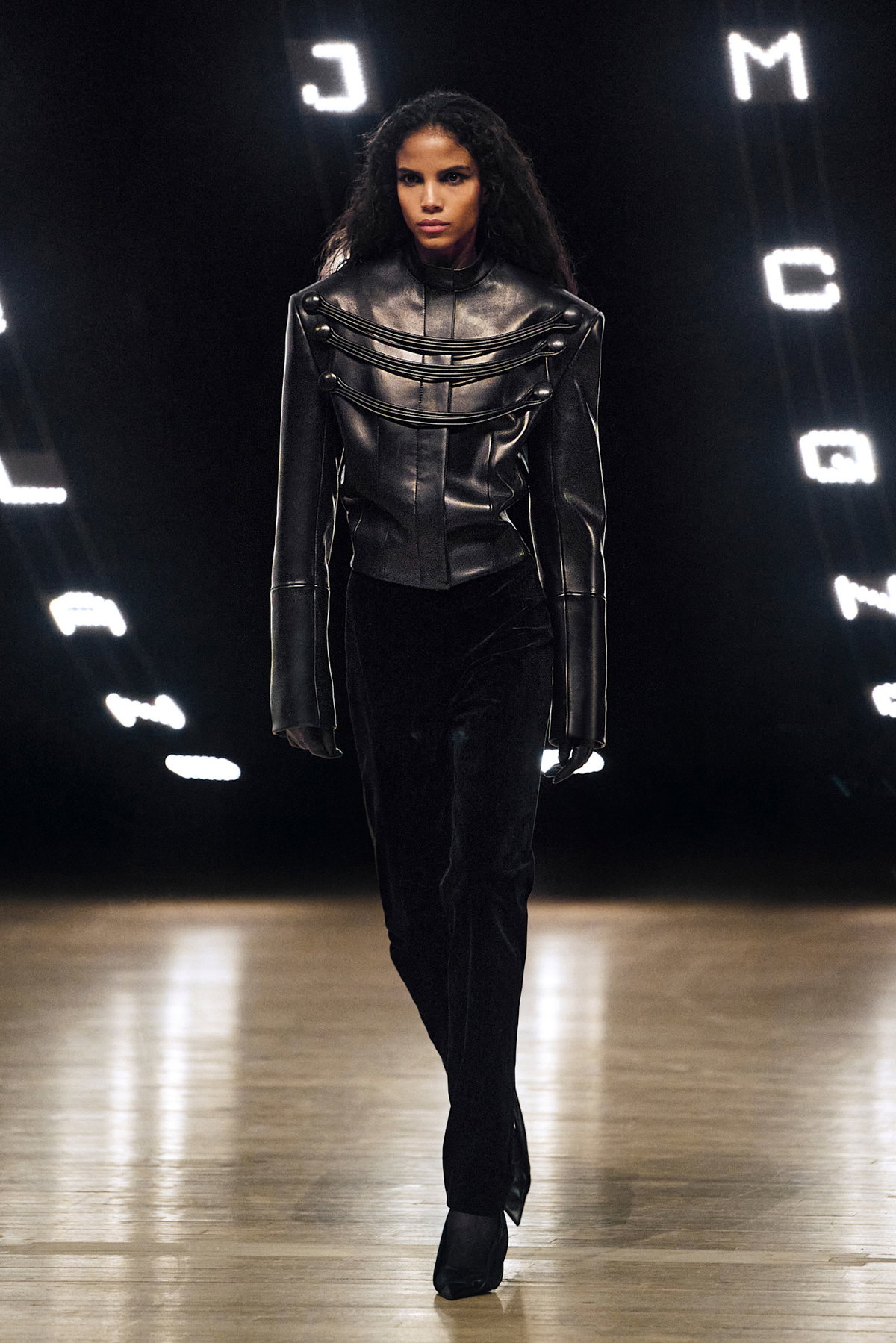 Jacken-Trends 2026: Napoleon Jacken tragen jetzt alle Fashion Girls