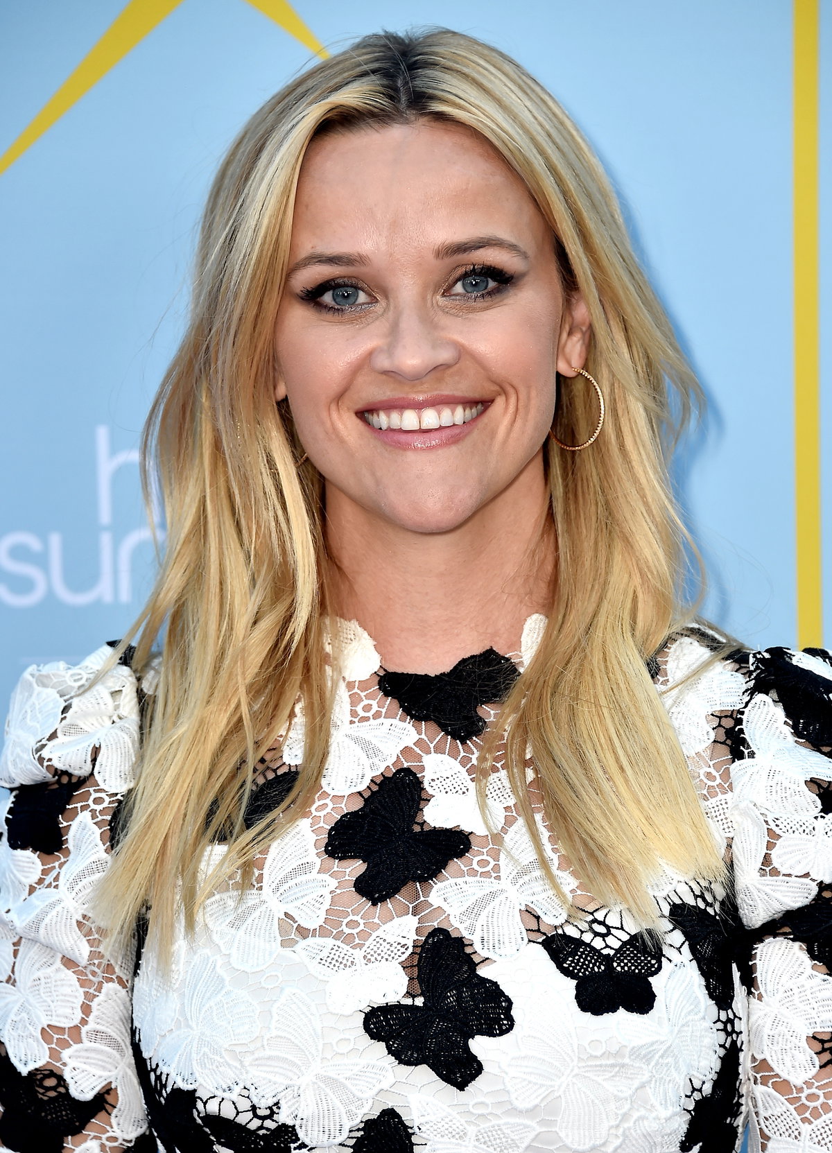 Schauspielerin Reese Witherspoon trägt bereits seit mehren Jahren ihren Signature-Look – für feine Haare eignet dieser sich übrigens perfekt!