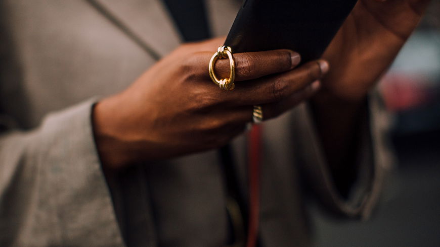 Psychologie: 3 Strategien, mit denen ihr auf Tinder die große Liebe findet