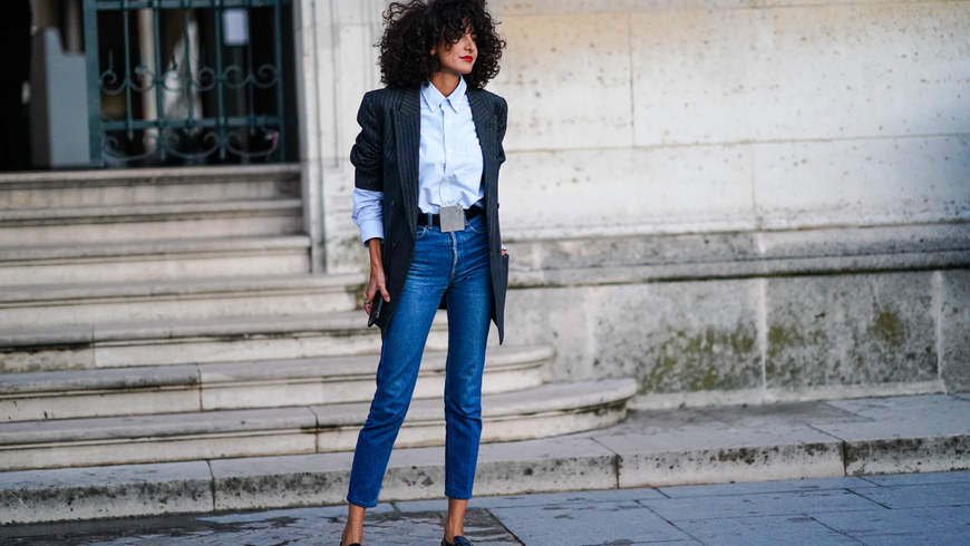 Jeans: Eine dunkle Waschung schummelt lange Beine und einen knackigen Po