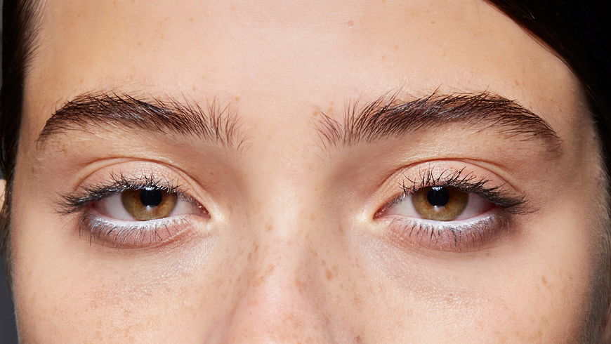 Beauty-Trends 2022: Dieser Augenbrauenstift beschert echt aussehende Härchen – laut Expertin