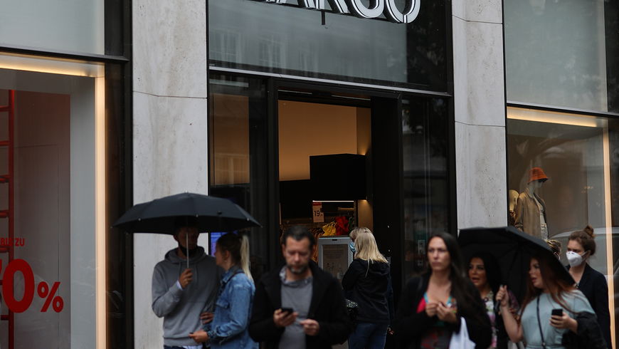Herbst Outfit 2021: Diese Tasche für 20 Euro von MANGO sieht aus wie das teuerste Designerstück