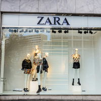 Mode-Trends 2022: Dieses schöne Kleid von ZARA steht einfach jeder Figur