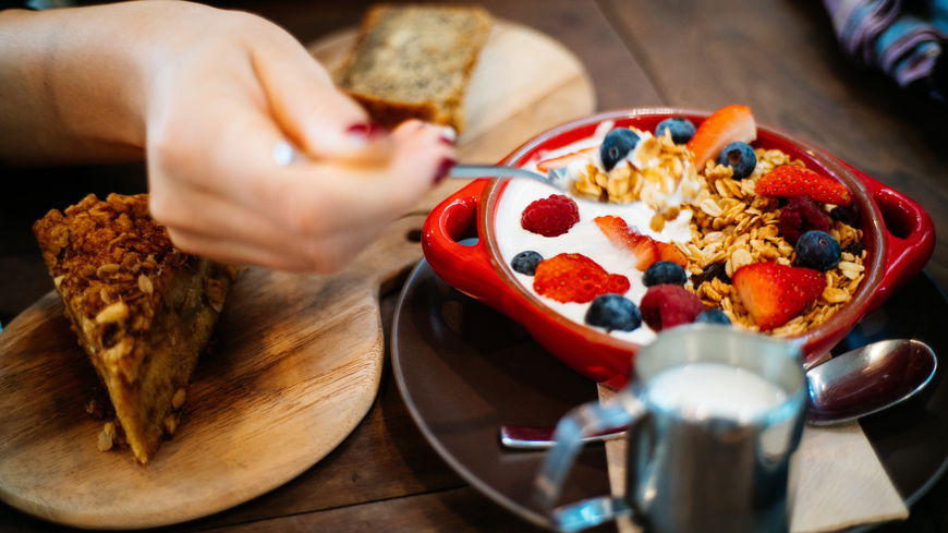 Frauen ab 40: So viele Kalorien sollten sie täglich essen, um abzunehmen