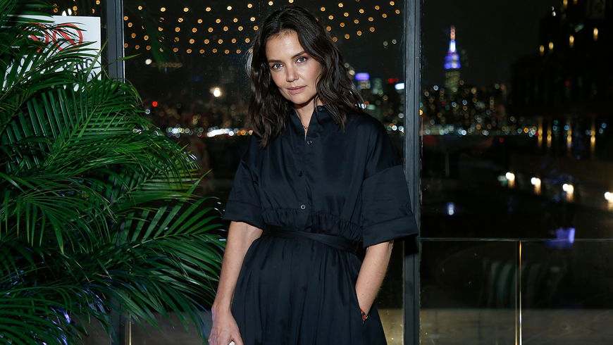 Mode-Trends 2022: Katie Holmes trägt den perfekten grünen MANGO-Mantel