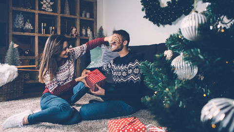 Weihnachtsgeschenke 2021: Diese Präsente sehen teurer aus als sie sind 