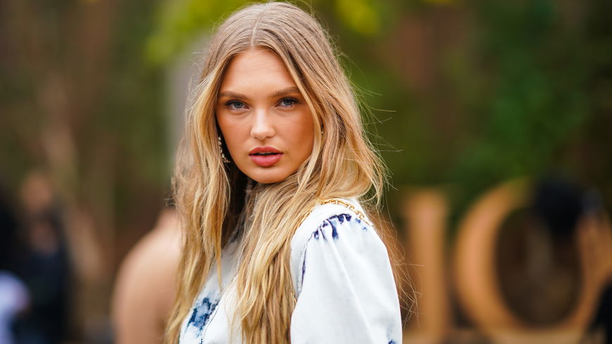 Selbstbräuner: Auf dieses Produkt von Clarins schwört Model Romee Strijd