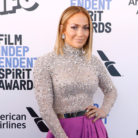 Frauen ab 50 brauchen nur diese drei Produkte für einen faltenfreien Teint – laut Jennifer Lopez