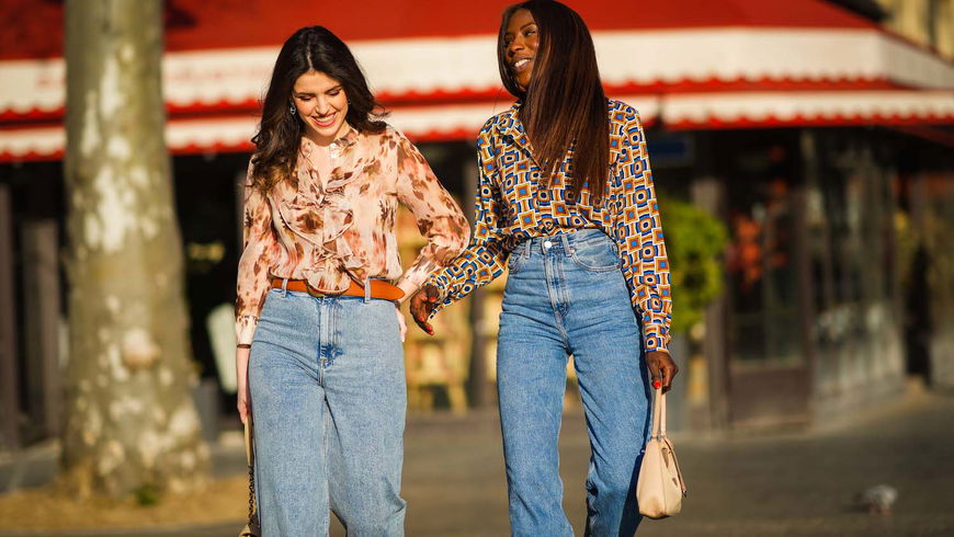 Mode-Trends 2022: 5 helle Jeans, die im Frühling total angesagt sind