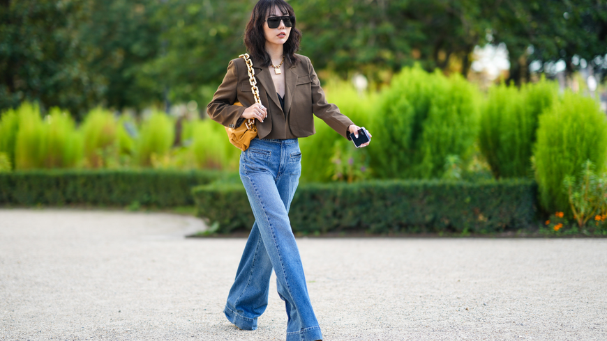 Hosen-Trends 2022: So setzen Pariserinnen weite Jeans in Szene