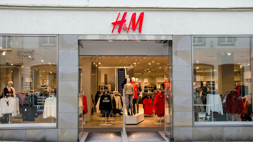H&M: Mit diesem Leo-Mantel aus Fellimitat wird der Herbst garantiert wild!