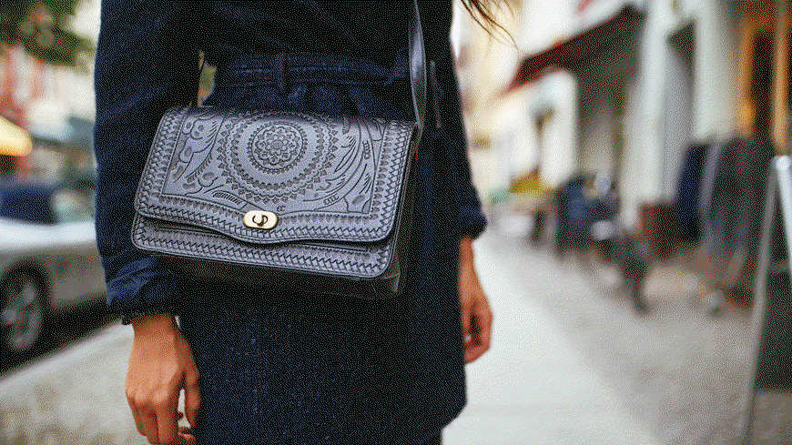 9 Dinge, die alle erfolgreichen Frauen in ihrer Handtasche haben