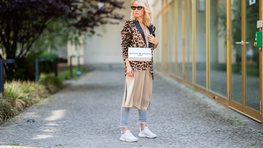 Sneaker-Trend für Frauen ab 40: Dieses Modell steht ihnen besonders gut