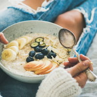 Obst: Diese Sorte solltest du niemals zu Haferflocken essen, wenn du abnehmen willst