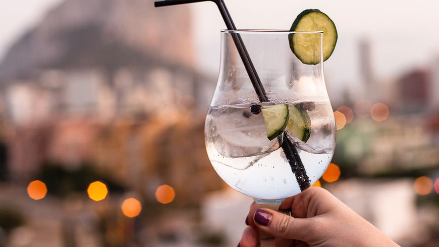 Schlanke Frauen: Diese Cocktails trinken sie alle im Sommer