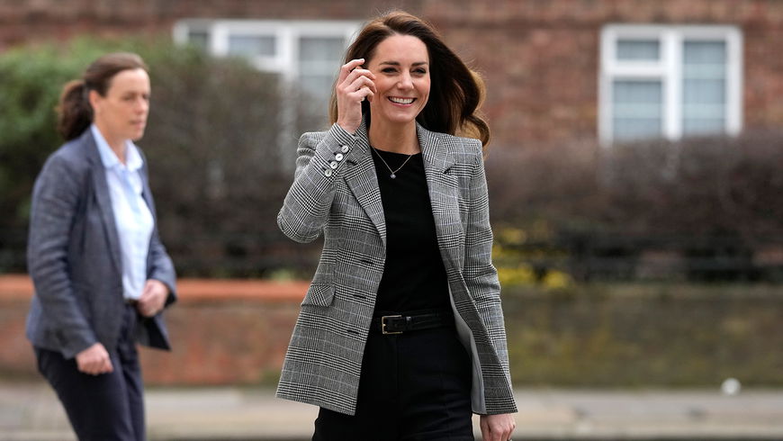 Mode-Outfits 2022: Herzogin Kate zeigt, wie wir Blazer jetzt richtig stylen