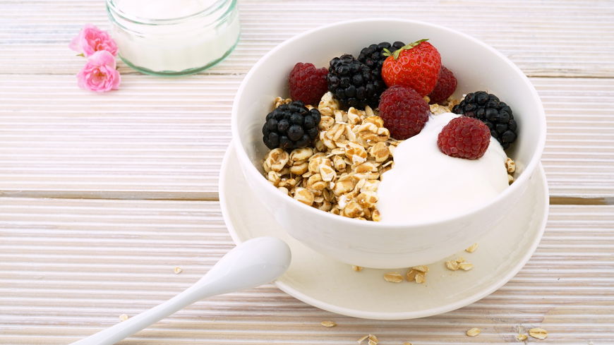 Quark-Diät: So bringst du im Sommer die Pfunde zum Schmelzen