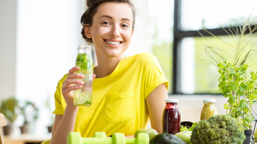 Abnehmen ohne Sport: So trinken wir uns schlank mit Gurkenwasser 