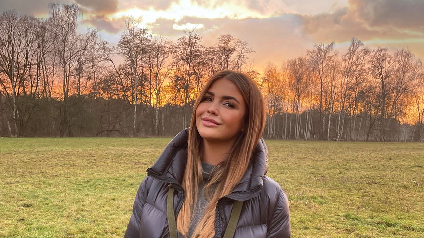 Influencerin Farina Opoku exklusiv über ihren Weg zu ihrer Wohlfühlfigur
