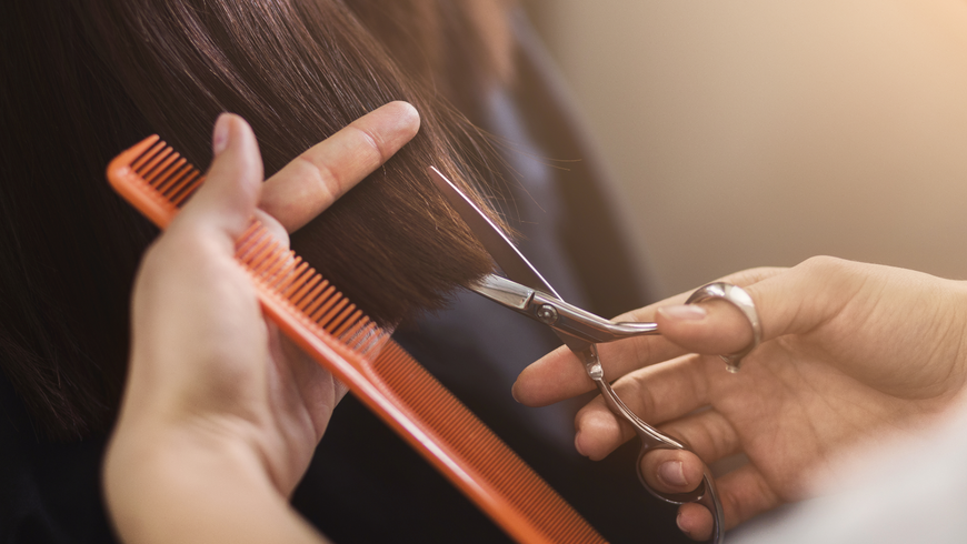 Das ist die beste Schere, um sich die Haare selber zu schneiden – laut Friseur