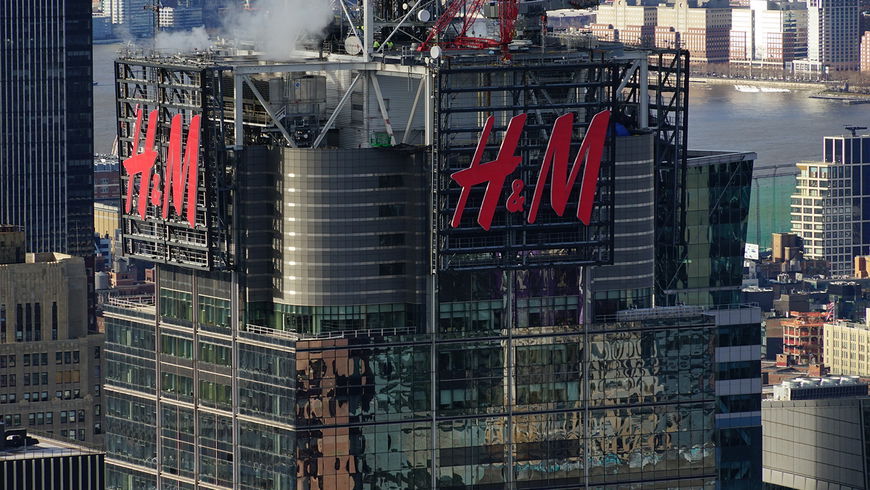 Mode-Trend 2022: Dieser angesagte H&M-Pullover unter 30 Euro ist ein Allrounder