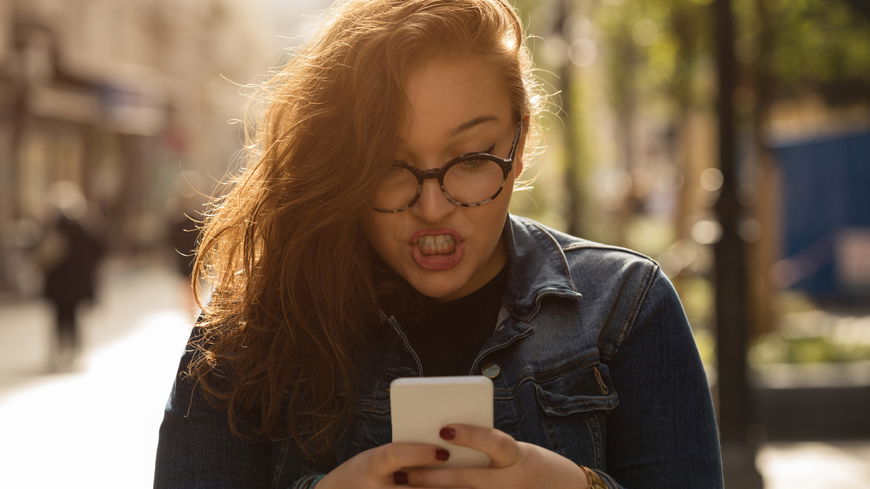 ONS, ASL und Co.: Diese 10 Tinder-Codes solltet ihr kennen!