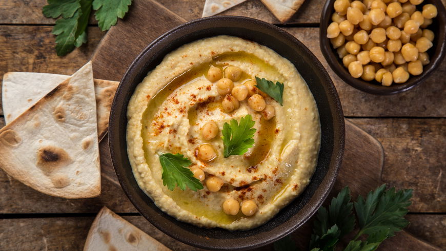 Hummus: So schnell kannst du mit dem Kichererbsen-Dip abnehmen