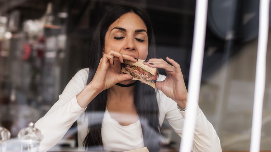Schlanke Frauen: So viele Kohlenhydrate essen sie jeden Tag – laut Studie