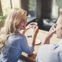 Vorsicht: Dann entwickelt sich ein Flirt zu Betrug