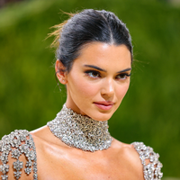 Mode-Trend 2022: Kendall Jenner trägt das perfekte Outfit für den Frühling 