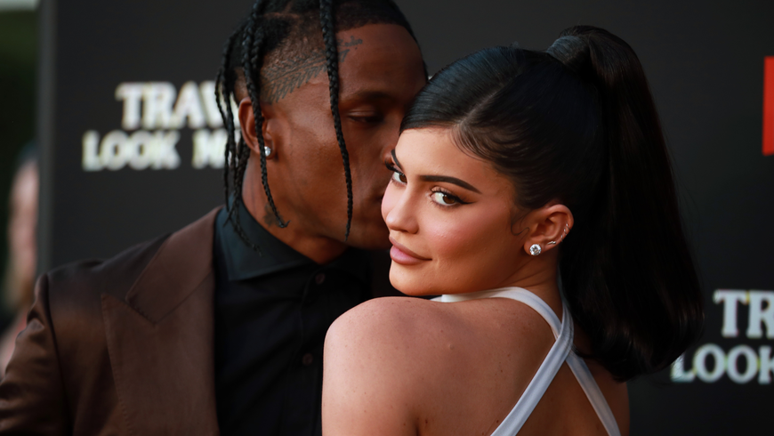 Kylie Jenner: Verraten ihre Schwestern hier das Geschlecht des Babys?