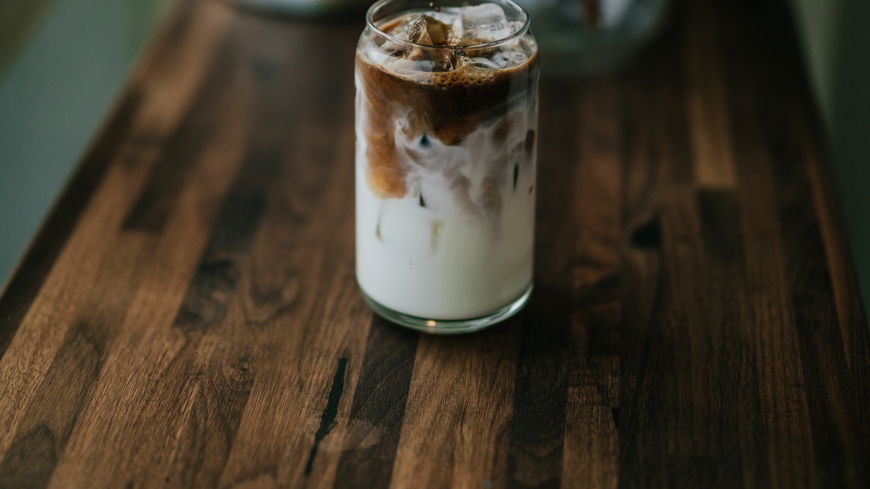 Eiskaffee: Diese ekligen Dinge zeigen, dass du zu viel davon trinkst 