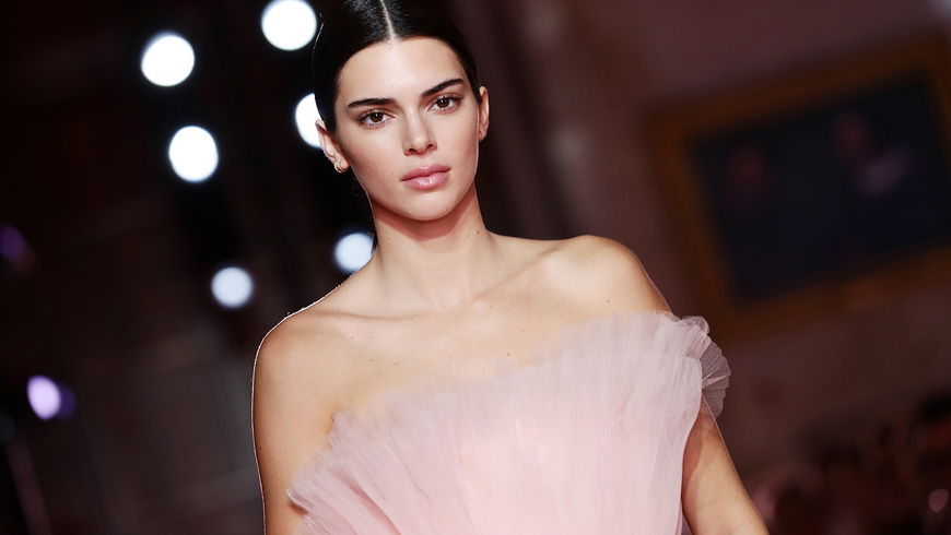 Beautytrend 2022: Diese 5 Lippenpflegen lieben die Stars