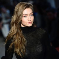Schuh-Trends 2022: So stylt Gigi Hadid angesagte Converse Chucks