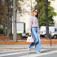 Jeans-Trends: Diese Modelle sollte jede Frau ab 40 besitzen