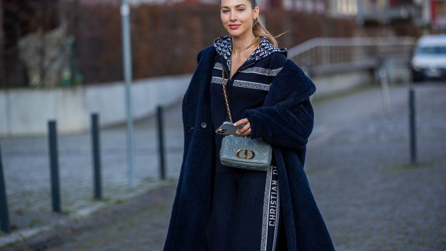 Dior Caro Bag: Auf diese Designerhandtasche setzen 2021 alle Influencer, Models und Co.