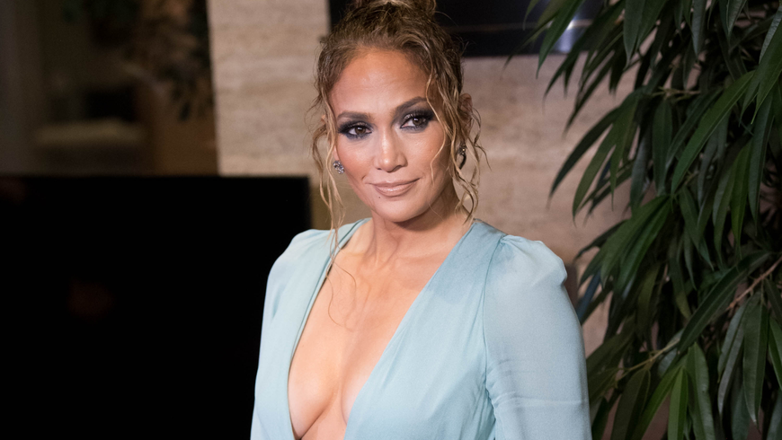 Mode-Trend 2022: So feiern Jeansröcke ihr Comeback – laut Jennifer Lopez