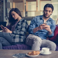 Micro-Cheating: Ist dieser fiese Dating-Trend schon Fremdgehen?