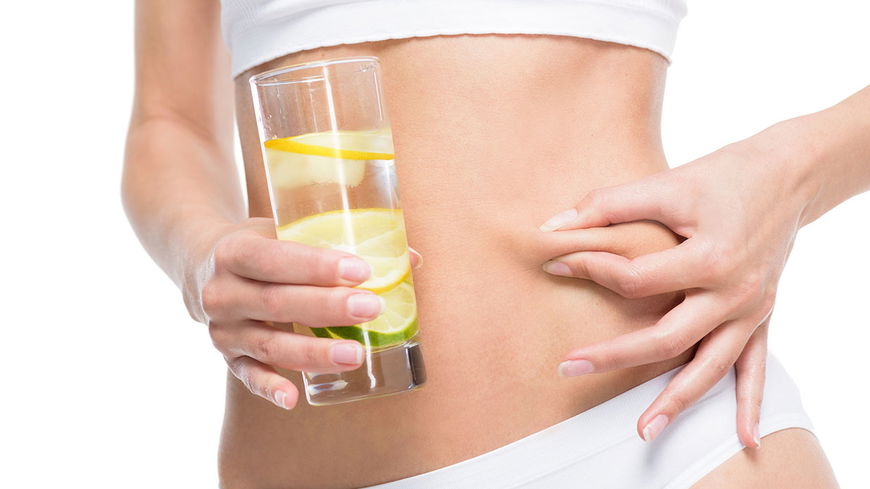Abnehmen mit Zitronenwasser: Mit dem säuerlichen Getränk schmelzen die Pfunde im Nu