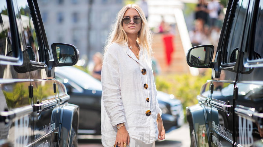 Outfits 2022: Blusen aus Leinen lieben im Sommer alle – die 6 schönsten Modelle