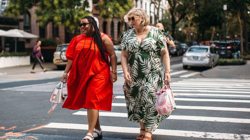 Kleider-Trends 2022: 3 Dresses, die Curvy-Frauen besonders gut stehen