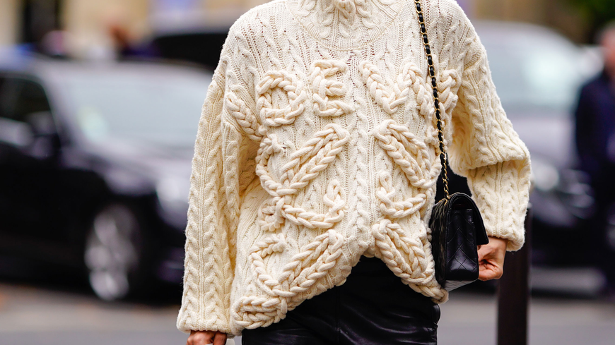 Pullover-Trends: Diese Modelle sollte jede Frau ab 50 besitzen