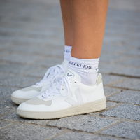 Turnschuhe: Ab diesem Alter sollen Frauen sie nicht mehr tragen