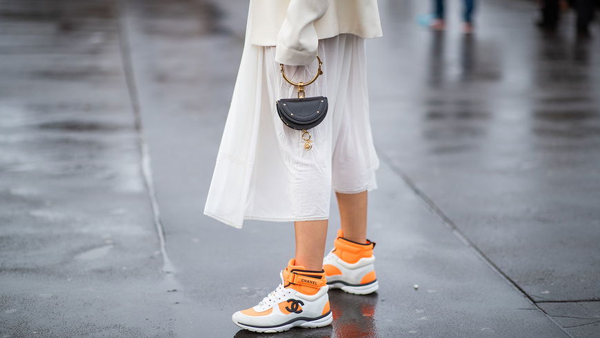 Frauen ab 50: Diese Sneaker-Modelle stehen ihnen besonders gut