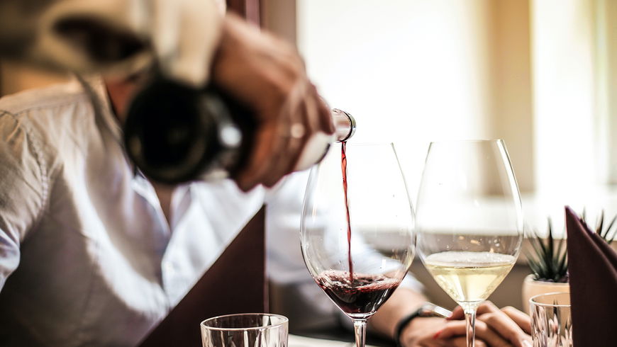 Rotwein und Co.: Das passiert, wenn ihr täglich ein Glas Wein trinkt 