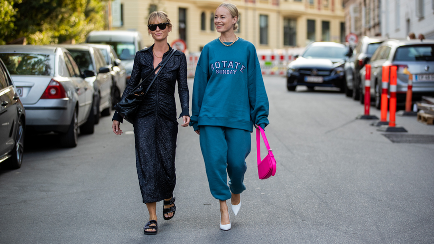 Diese Styling-Fehler machen große Frauen, wenn sie sich kleiner schummeln