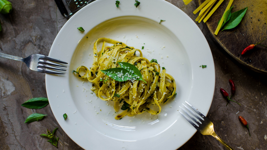 Dieses Mittagessen mit Pasta hat unter 500 Kalorien 
