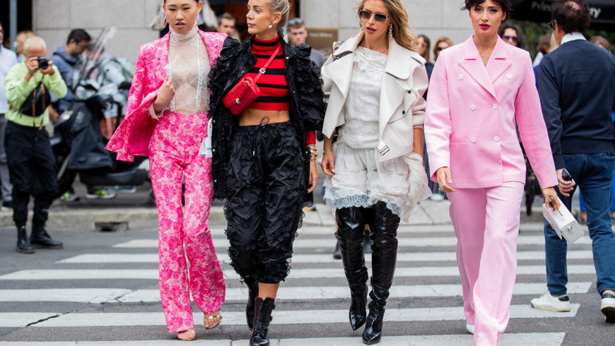Styling-Trick: Diese Farbe lässt uns sofort jünger aussehen