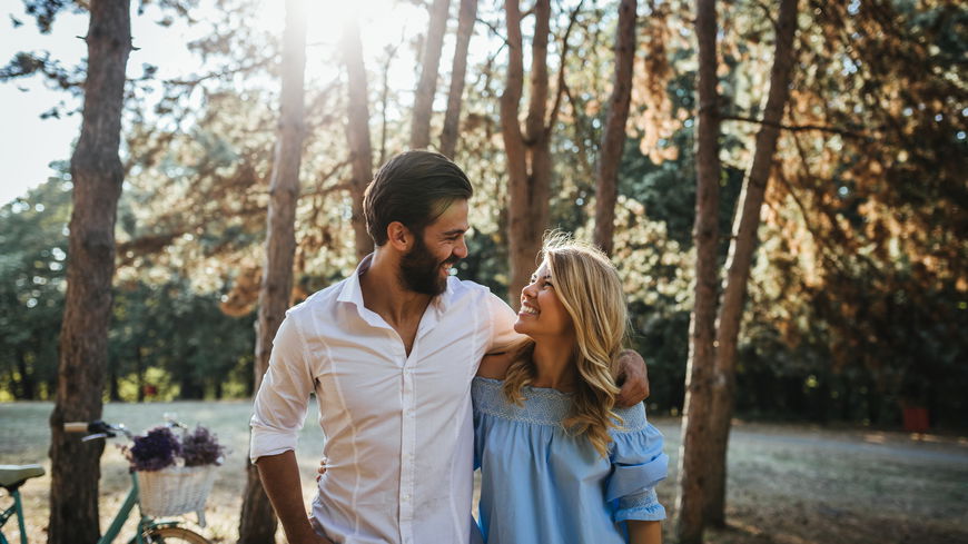 Frisuren für romantische Dates: So stylt ihr sie nach